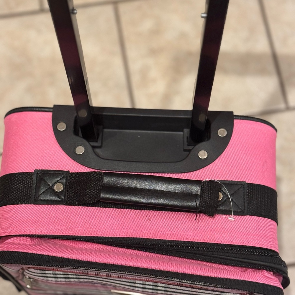 Rockland Fashion Softside Upright Luggage Set - Picture 3 of 12